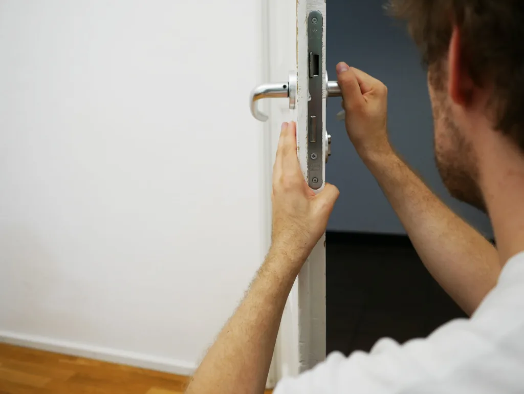 locksmith fixing door